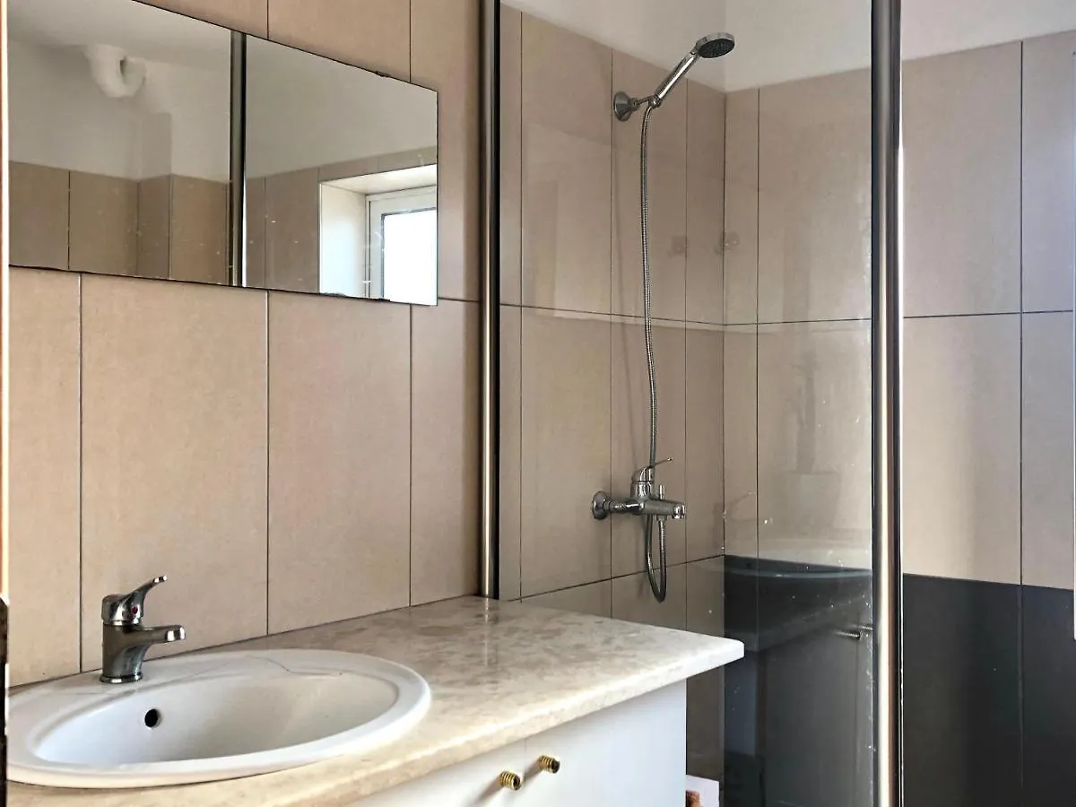 City Center Apartment In Himara