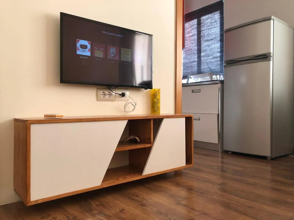 City Center Apartment In Himara contacts